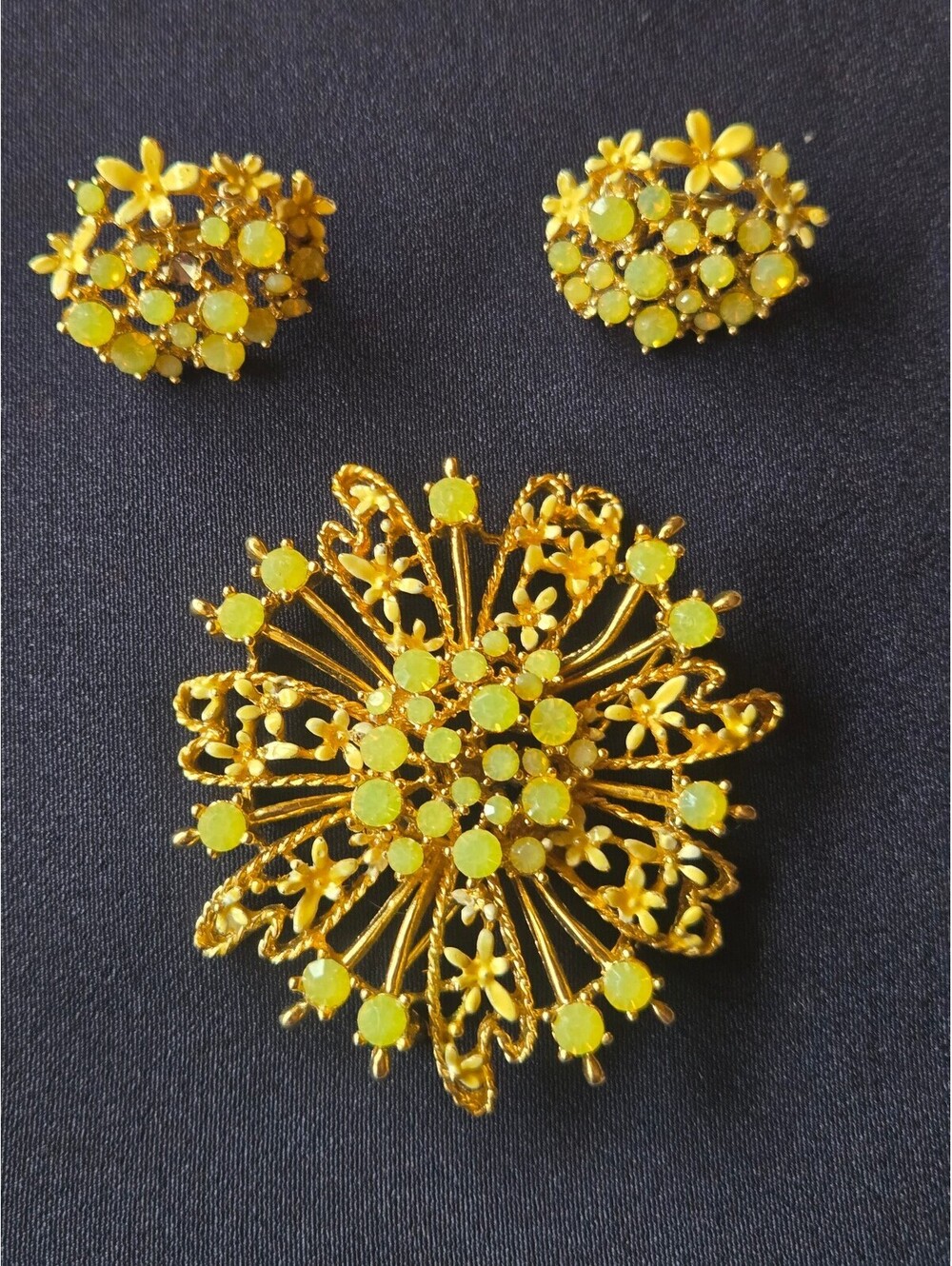 Vintage 1960 Starburst Parure Set Lime Yellow Cabochon Gold-Tone Brooch Earrings